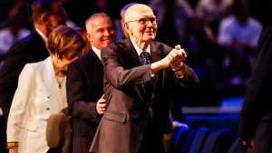 예수 그리스도 후기성도 교회의 댈린 에이치 옥스 회장이 구주께 더 가까이 나아가는 네 가지 방법을 나누다